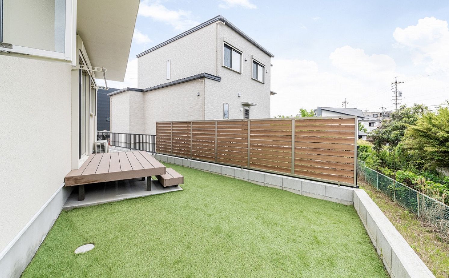 アーキテックス（GROOVY / KANAL HOME / SIMPLE is... / dramacy） 【2階建て/30坪台/4LDK/ウッドデッキ/庭/間取り図】切妻屋根と塗り壁がかわいい南欧カフェ風のお家の建築実例画像18