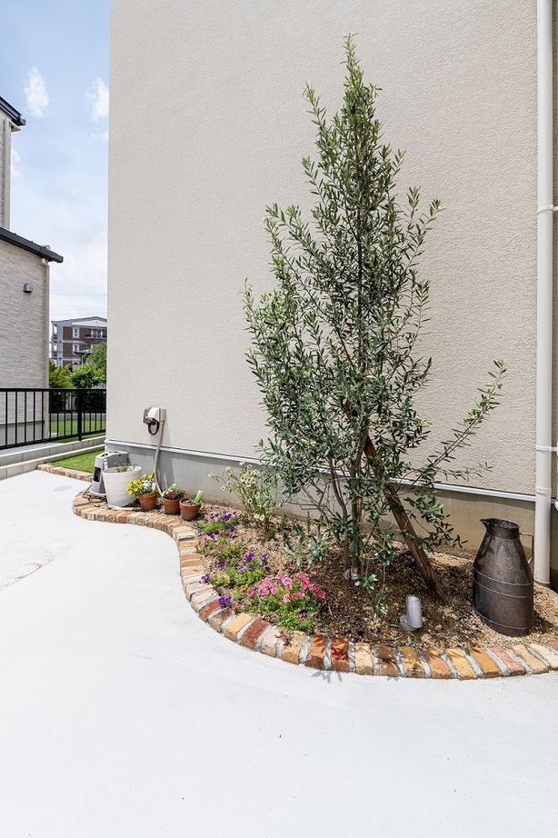 アーキテックス（GROOVY / KANAL HOME / SIMPLE is... / dramacy） 【2階建て/30坪台/4LDK/ウッドデッキ/庭/間取り図】切妻屋根と塗り壁がかわいい南欧カフェ風のお家の建築実例画像19