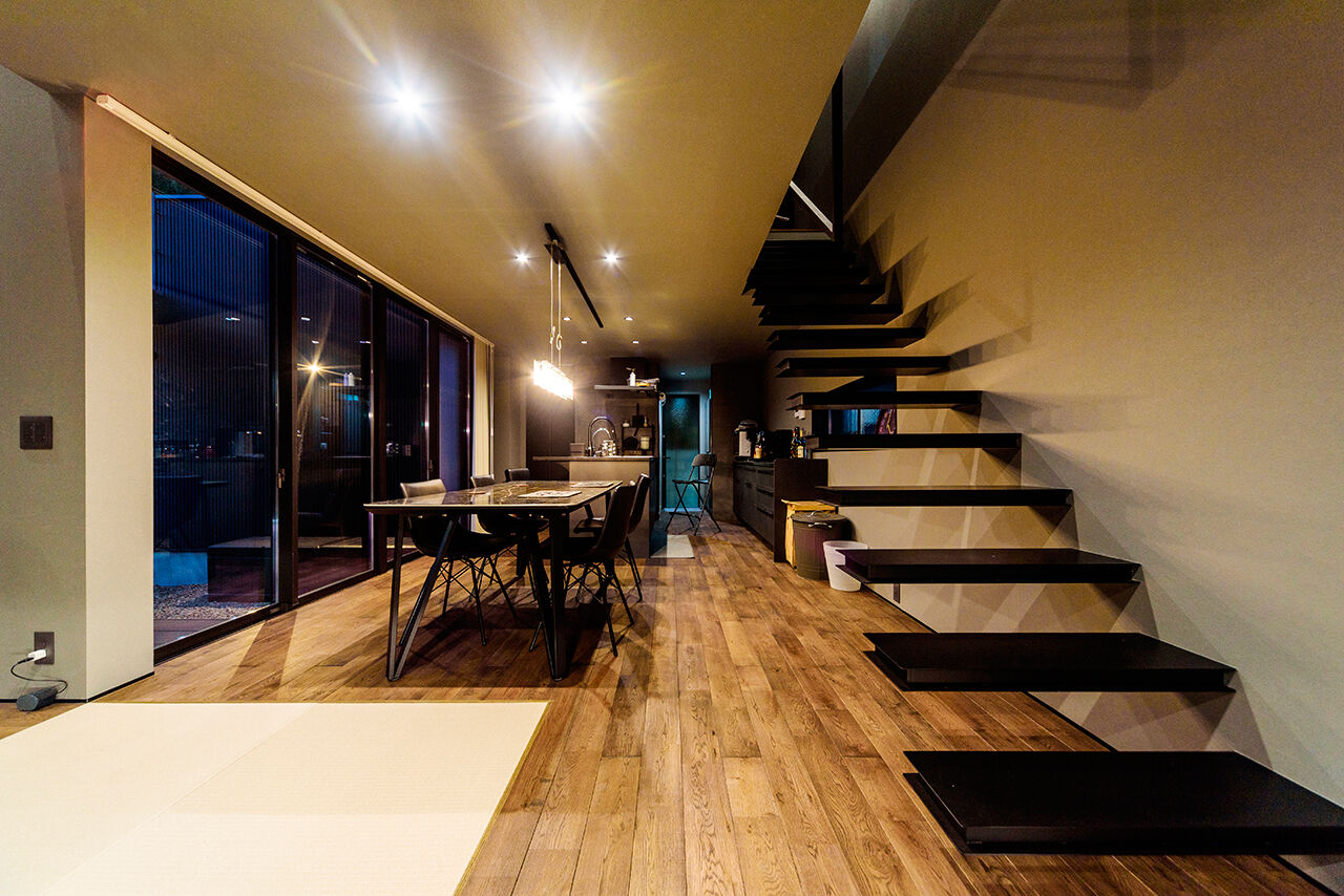 アーキテックス（GROOVY / KANAL HOME / SIMPLE is... / dramacy） 【3000万円台/ビルトインガレージ/坪庭/30坪/間取り図】中庭やガレージ！家で過ごす時間が豊かになる家の建築実例画像3