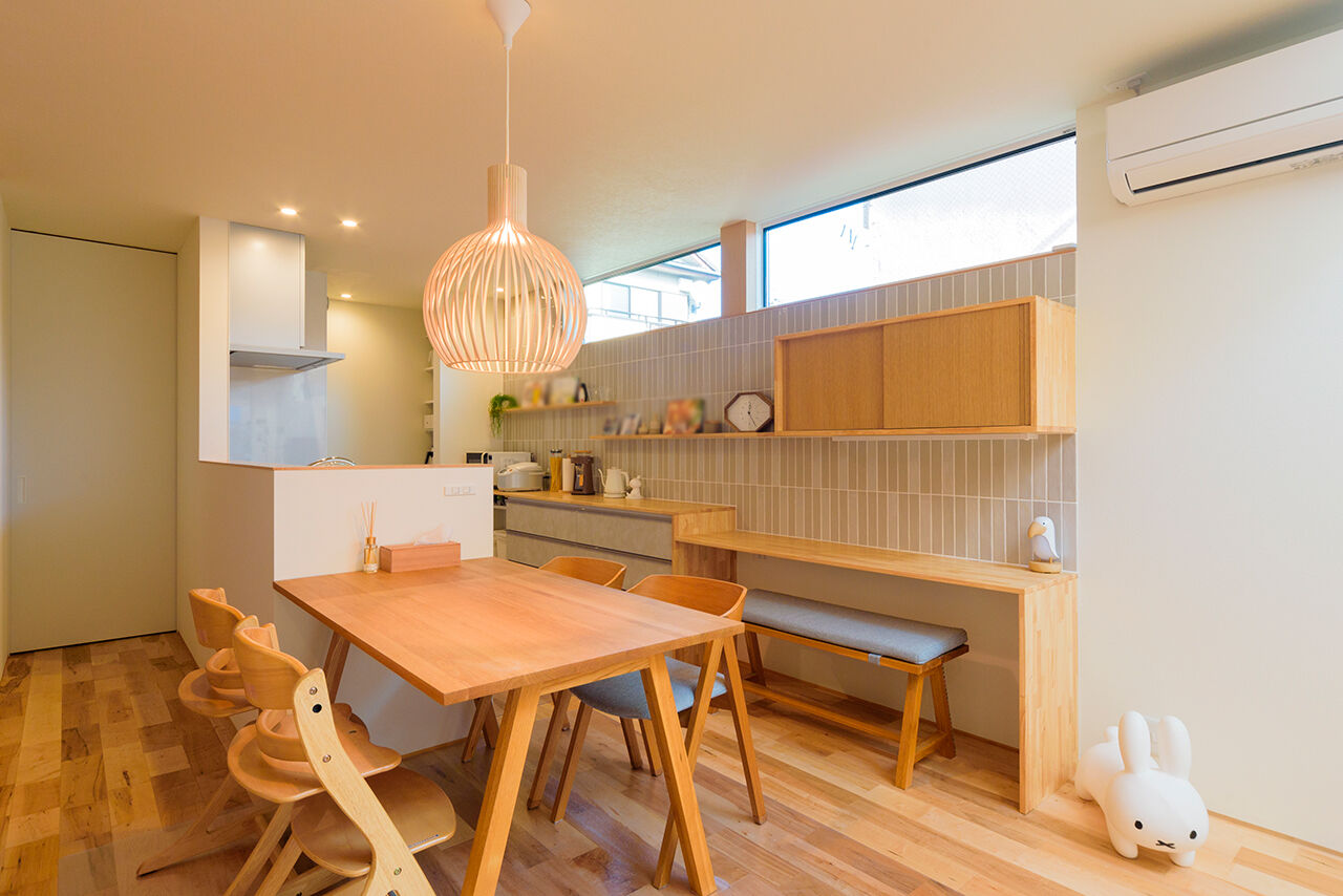 アーキテックス（GROOVY / KANAL HOME / SIMPLE is... / dramacy） 【2階建て/狭小間口5.3ｍ/30坪台/和モダン/中庭/坪庭/理想の間取り】南北に長い土地でも明るく開放的な家の建築実例画像3