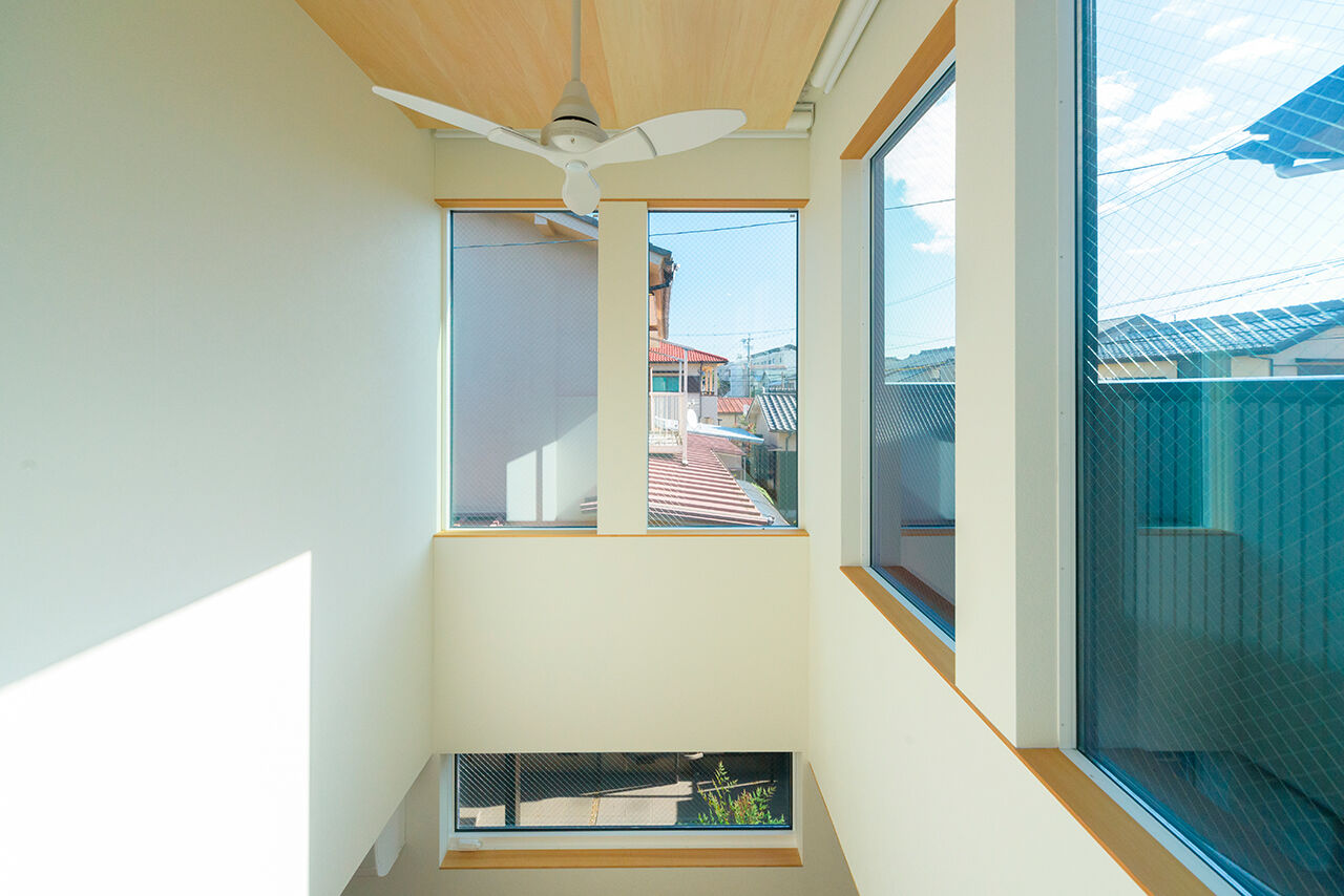 アーキテックス（GROOVY / KANAL HOME / SIMPLE is... / dramacy） 【2階建て/狭小間口5.3ｍ/30坪台/和モダン/中庭/坪庭/理想の間取り】南北に長い土地でも明るく開放的な家の建築実例画像10