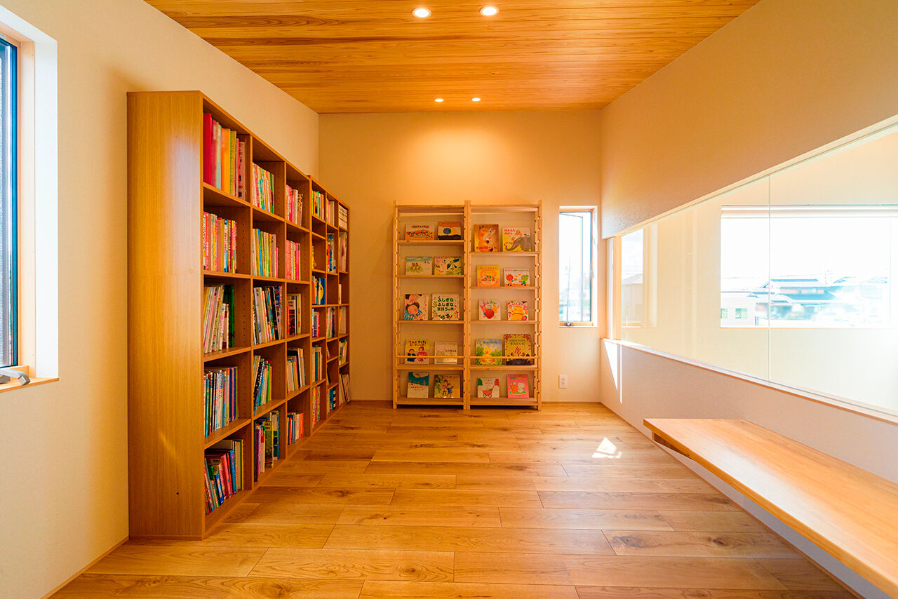 アーキテックス（GROOVY / KANAL HOME / SIMPLE is... / dramacy） 【2階建て/40坪台/5LDK/間取り図/駐車スペース有】片流れ屋根の平屋風の外観。子育て重視の和モダンな家の建築実例画像6