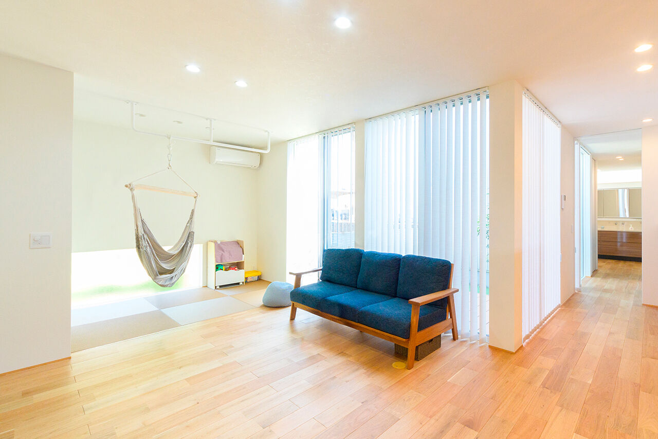 アーキテックス（GROOVY / KANAL HOME / SIMPLE is... / dramacy） 【2000万円台/3LDK/30坪台/間取り図】中庭をコの字に囲む陽だまりのLDK。充実の収納、動線もお気に入りの建築実例画像2