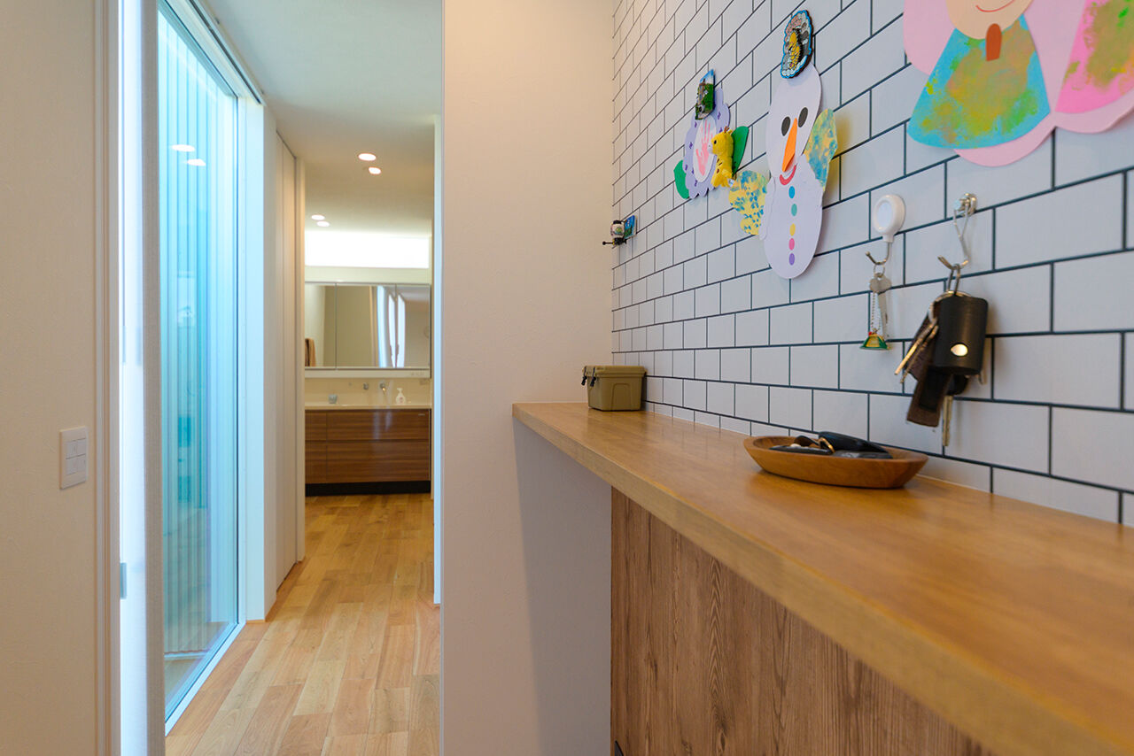 アーキテックス（GROOVY / KANAL HOME / SIMPLE is... / dramacy） 【2000万円台/3LDK/30坪台/間取り図】中庭をコの字に囲む陽だまりのLDK。充実の収納、動線もお気に入りの建築実例画像6