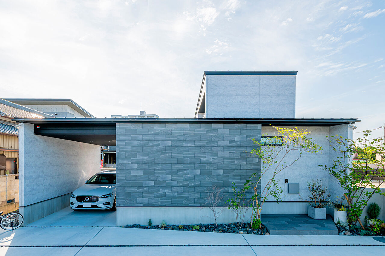 アーキテックス（GROOVY / KANAL HOME / SIMPLE is... / dramacy） 【2000万円台/ビルトインガレージ/2階建て/シンプル/30坪台/2LDK/間取り図】白とグレーのホテルライクな家の建築実例画像1