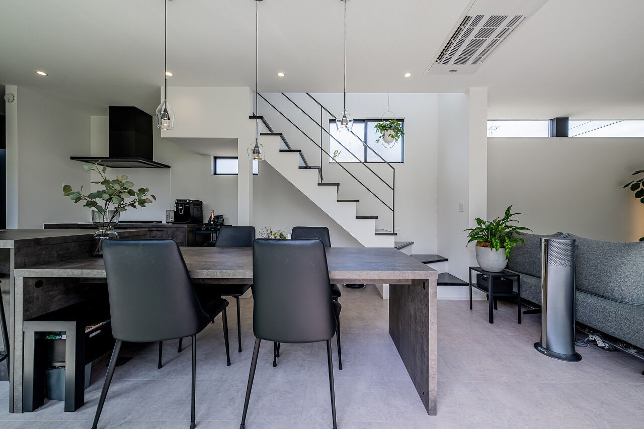 アーキテックス（GROOVY / KANAL HOME / SIMPLE is... / dramacy） 【2000万円台/ビルトインガレージ/2階建て/シンプル/30坪台/2LDK/間取り図】白とグレーのホテルライクな家の建築実例画像4