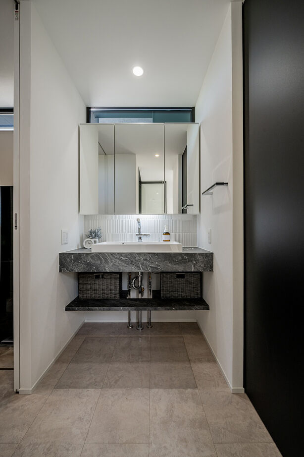 アーキテックス（GROOVY / KANAL HOME / SIMPLE is... / dramacy） 【2000万円台/ビルトインガレージ/2階建て/シンプル/30坪台/2LDK/間取り図】白とグレーのホテルライクな家の建築実例画像8