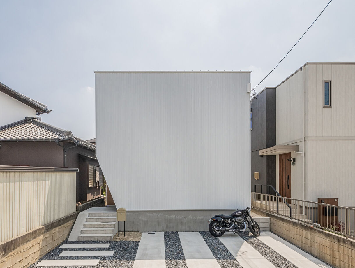 アーキテックス（GROOVY / KANAL HOME / SIMPLE is... / dramacy） 【2000万円台/20坪台/コンパクト/理想の間取り】中庭と吹抜けから家中が繋がる。家族が自然とLDKに集まる家の建築実例画像2