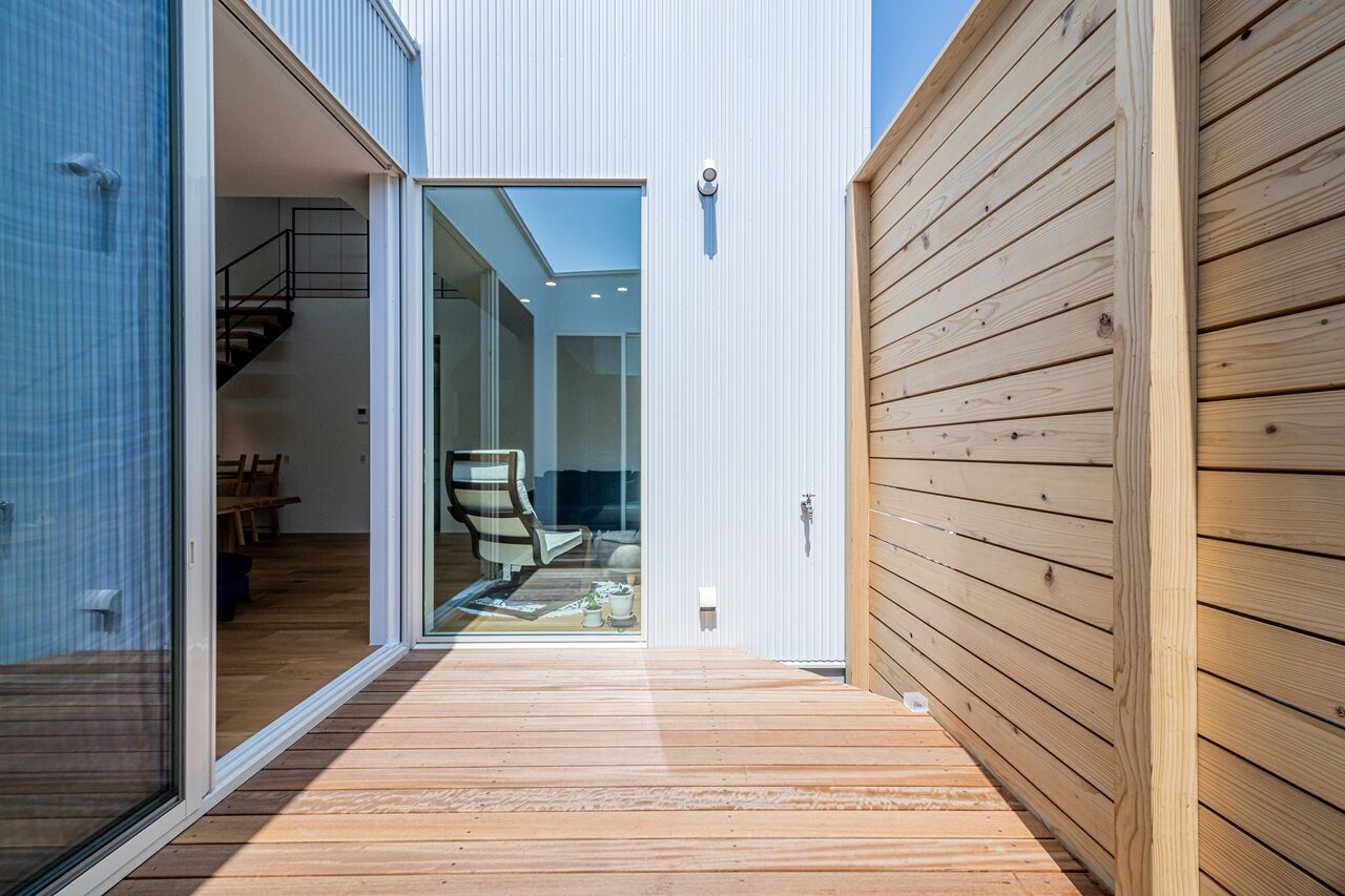 アーキテックス（GROOVY / KANAL HOME / SIMPLE is... / dramacy） 【2000万円台/20坪台/コンパクト/理想の間取り】中庭と吹抜けから家中が繋がる。家族が自然とLDKに集まる家の建築実例画像9