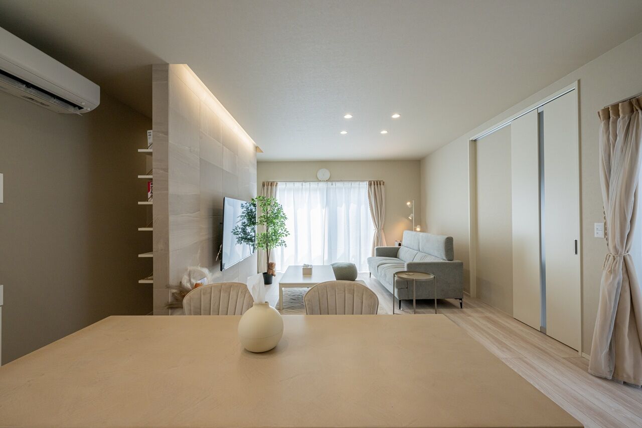 アーキテックス（GROOVY / KANAL HOME / SIMPLE is... / dramacy） 【2000万円台/2階建て/30坪台/3LDK/モダン/間取り図】趣味を満喫しながら暮らす、ニュアンスカラーの住まいの建築実例画像6