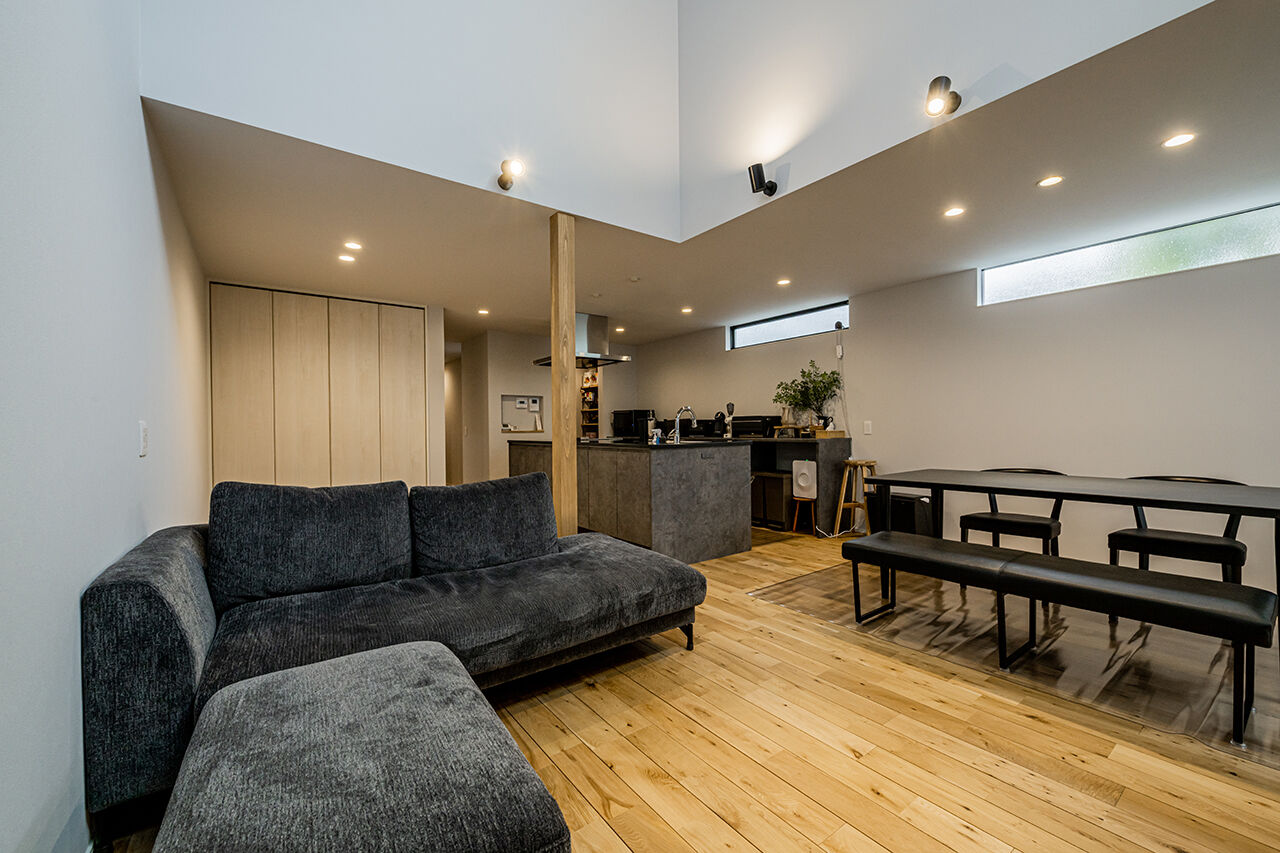 アーキテックス（GROOVY / KANAL HOME / SIMPLE is... / dramacy） 【2000万円台/2階建て/30坪/シンプル/駐車スペース有】吹抜けリビング＆家事ラク間取りのオシャレな家の建築実例画像3