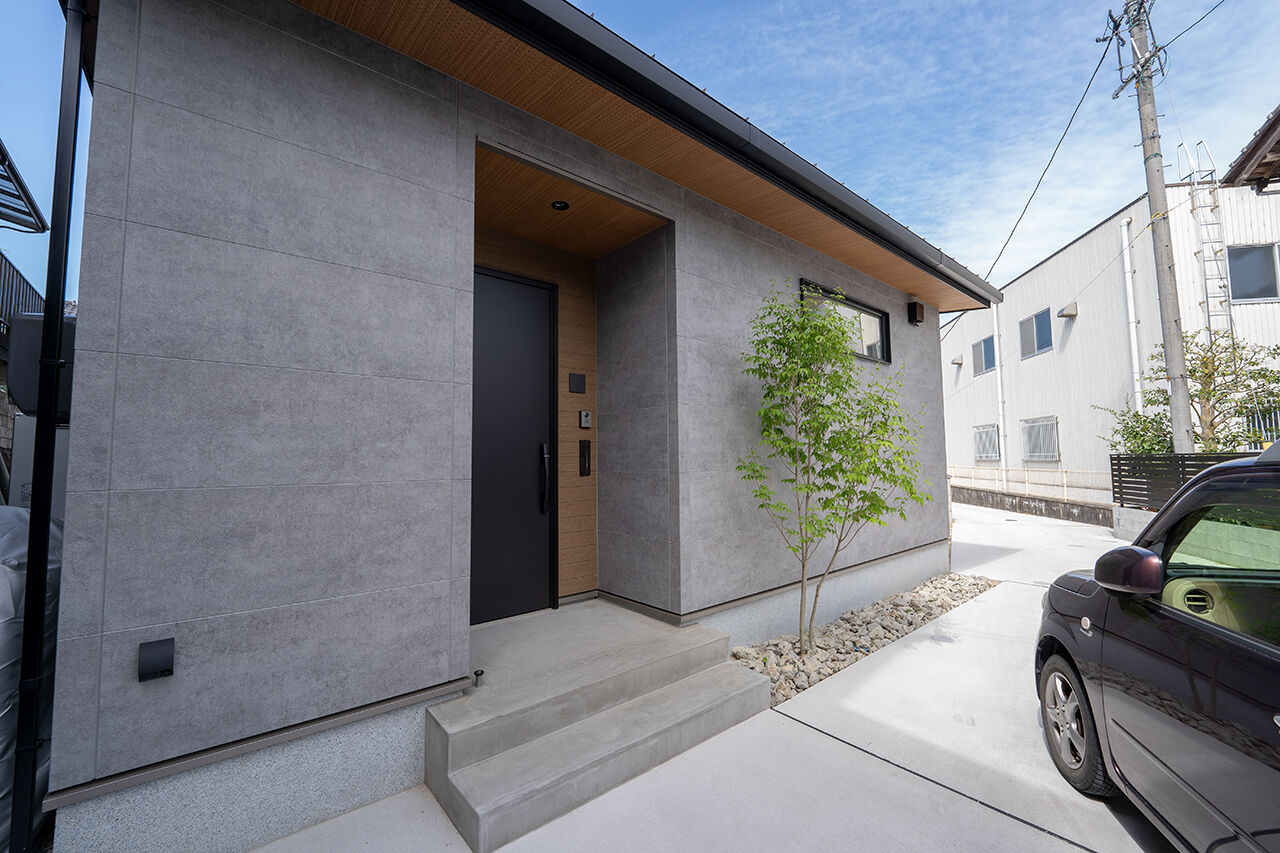 DAIKO / 大廣建設 【2500～2999万円／29.6坪／平屋】自然光で満たされる平屋。梁を見せた勾配天井、無垢床が心地よい温もりの建築実例画像6