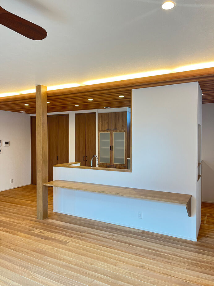 エクセルホーム福島〈会津＆中通りエリア〉 【2000万円台・39坪／ZEH】24帖のLDKで家族それぞれ楽しい自分時間。お洒落な間接照明、家事ラク動線も工夫の建築実例画像3