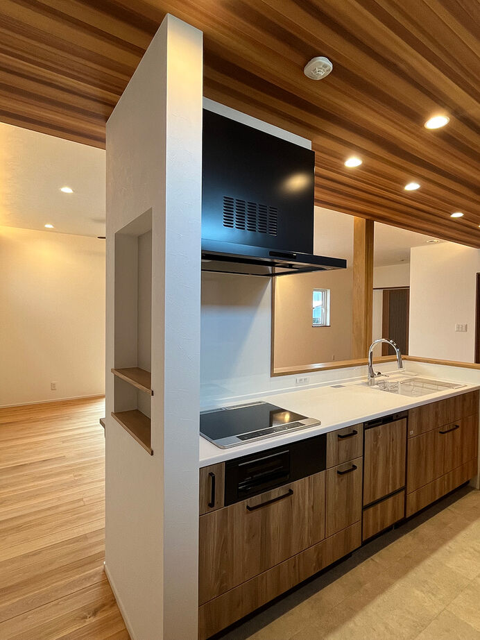 エクセルホーム福島〈会津＆中通りエリア〉 【2000万円台・39坪／ZEH】24帖のLDKで家族それぞれ楽しい自分時間。お洒落な間接照明、家事ラク動線も工夫の建築実例画像5