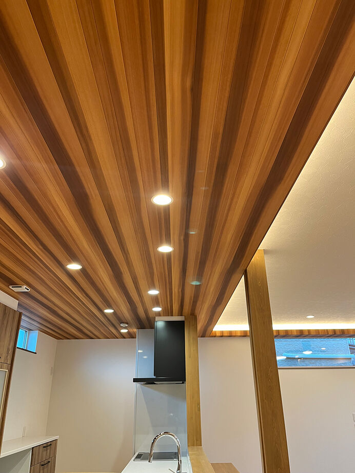 エクセルホーム福島〈会津＆中通りエリア〉 【2000万円台・39坪／ZEH】24帖のLDKで家族それぞれ楽しい自分時間。お洒落な間接照明、家事ラク動線も工夫の建築実例画像6