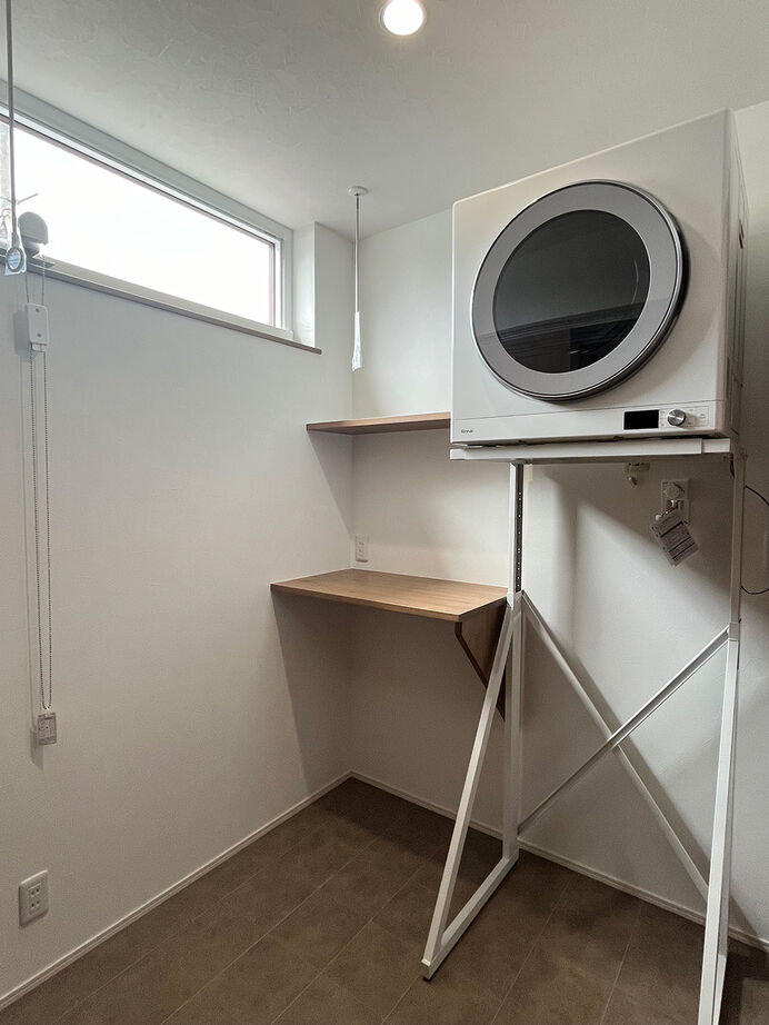 エクセルホーム福島〈会津＆中通りエリア〉 【2000万円台・39坪／ZEH】24帖のLDKで家族それぞれ楽しい自分時間。お洒落な間接照明、家事ラク動線も工夫の建築実例画像7