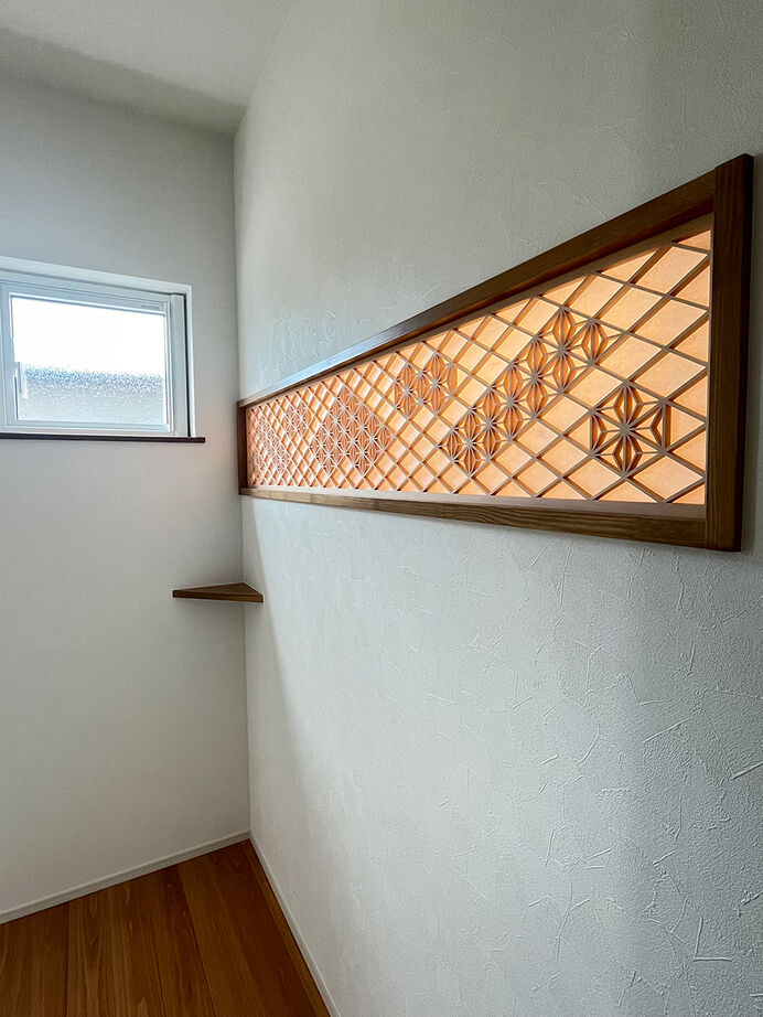 エクセルホーム福島〈会津＆中通りエリア〉 【2000万円台・39坪／ZEH】24帖のLDKで家族それぞれ楽しい自分時間。お洒落な間接照明、家事ラク動線も工夫の建築実例画像9