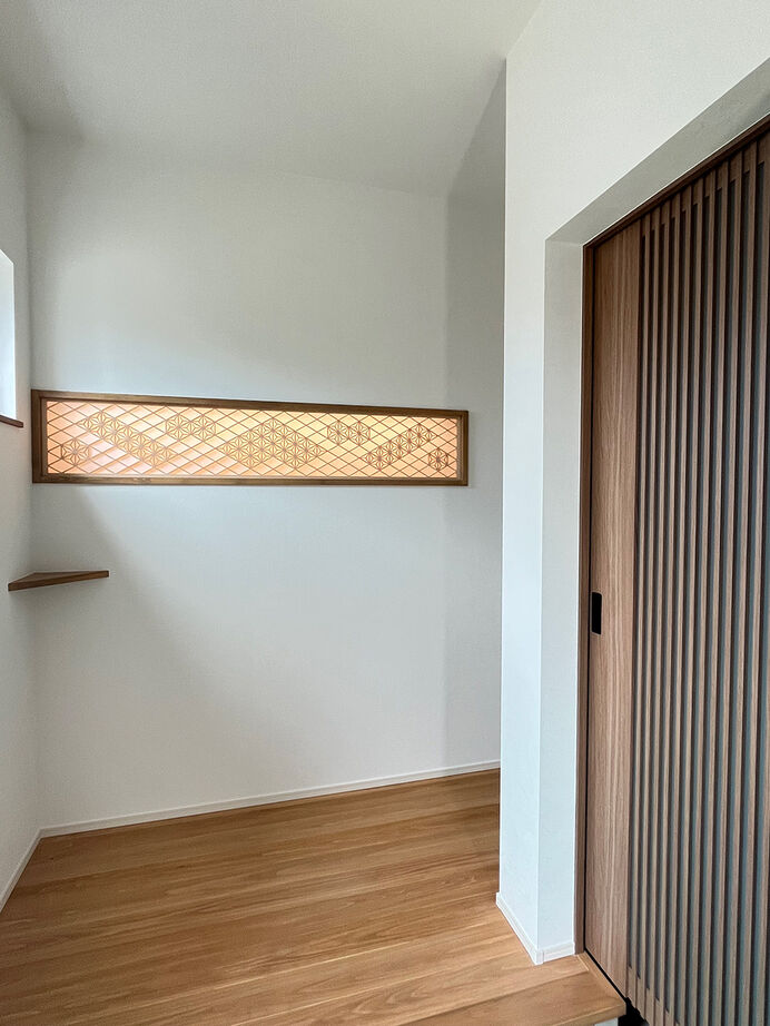 エクセルホーム福島〈会津＆中通りエリア〉 【2000万円台・39坪／ZEH】24帖のLDKで家族それぞれ楽しい自分時間。お洒落な間接照明、家事ラク動線も工夫の建築実例画像10