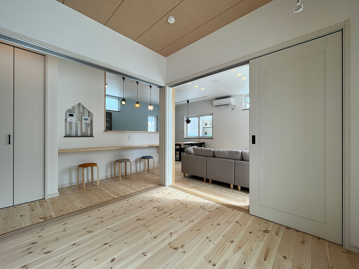 エクセルホーム福島〈会津＆中通りエリア〉 【2000万円台・約37坪／長期優良・ZEH】天井スピーカーから大好きな音楽が流れ、木が心地よい北欧テイストの建築実例画像2