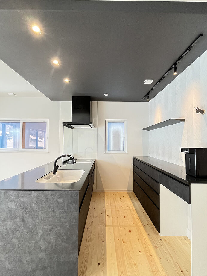 エクセルホーム福島〈会津＆中通りエリア〉 【2000万円台・約31坪／ZEH・W断熱】モノトーンコーディネートでホテルライクを叶えた住まいの建築実例画像4