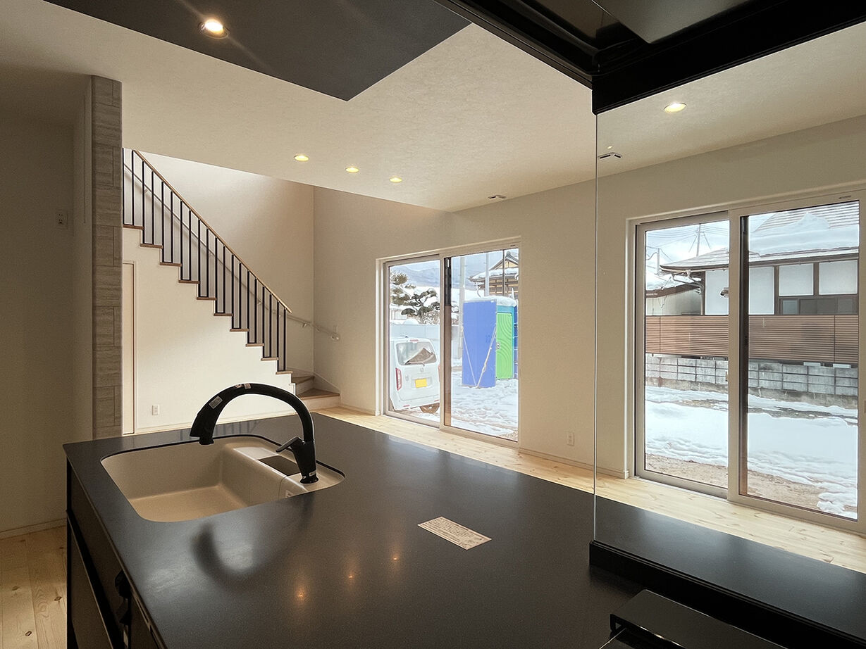 エクセルホーム福島〈会津＆中通りエリア〉 【2000万円台・約31坪／ZEH・W断熱】モノトーンコーディネートでホテルライクを叶えた住まいの建築実例画像5