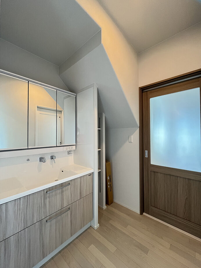 エクセルホーム福島〈会津＆中通りエリア〉 【2000万円台・約33坪／ZEH】憧れのホテルライクなLDKが実現。存在感たっぷりのキッチンが魅力の建築実例画像7