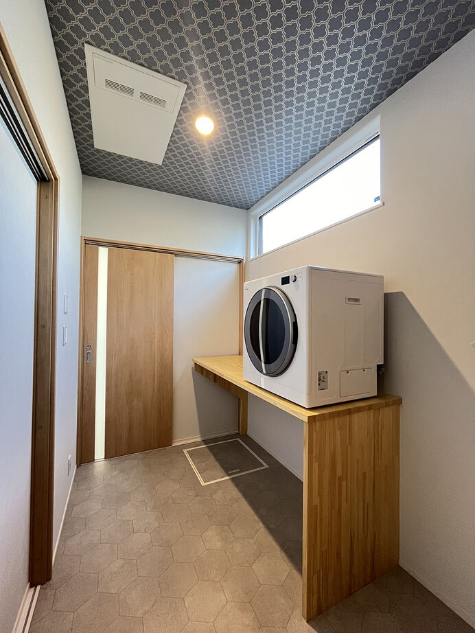 エクセルホーム福島〈会津＆中通りエリア〉 【2000万円台・約33坪／ZEH】憧れのホテルライクなLDKが実現。存在感たっぷりのキッチンが魅力の建築実例画像8