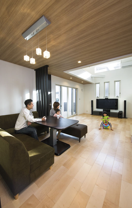 広島建設-セナリオハウス- 【1000万円台｜43坪｜間取り図有】念願のガレージ・大容量収納・子供に目が届く間取り。要望を全て叶えた家の建築実例画像2