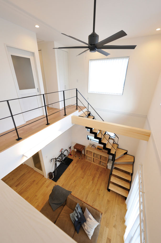 広島建設-セナリオハウス- 【1000万円台｜32坪｜間取り図有】敷地を活かしきる巧みなプランで、家族をつなぐ吹き抜け大空間の住まいにの建築実例画像2