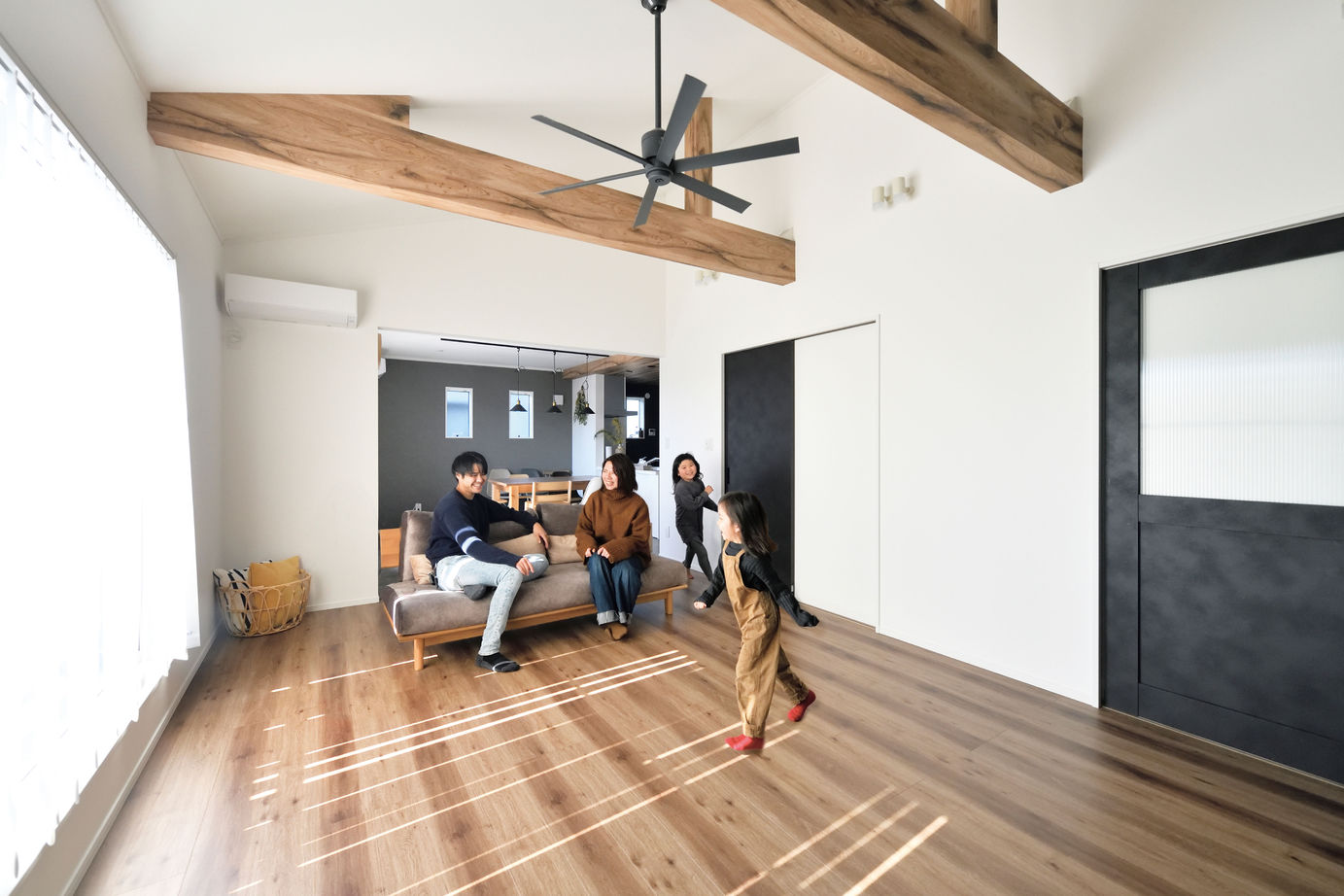 広島建設-セナリオハウス- 【二世帯住宅／間取り図有り】コンセプトは「友人が家族ぐるみで遊びに来られるオシャレな家」の建築実例画像2