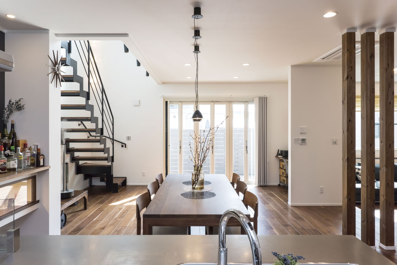 広島建設-セナリオハウス- 【3000万円台｜約47坪｜間取り図】忙しい毎日を癒す寛ぎのLDK。開放感と落ち着きを使い分ける機能的な家の建築実例画像2