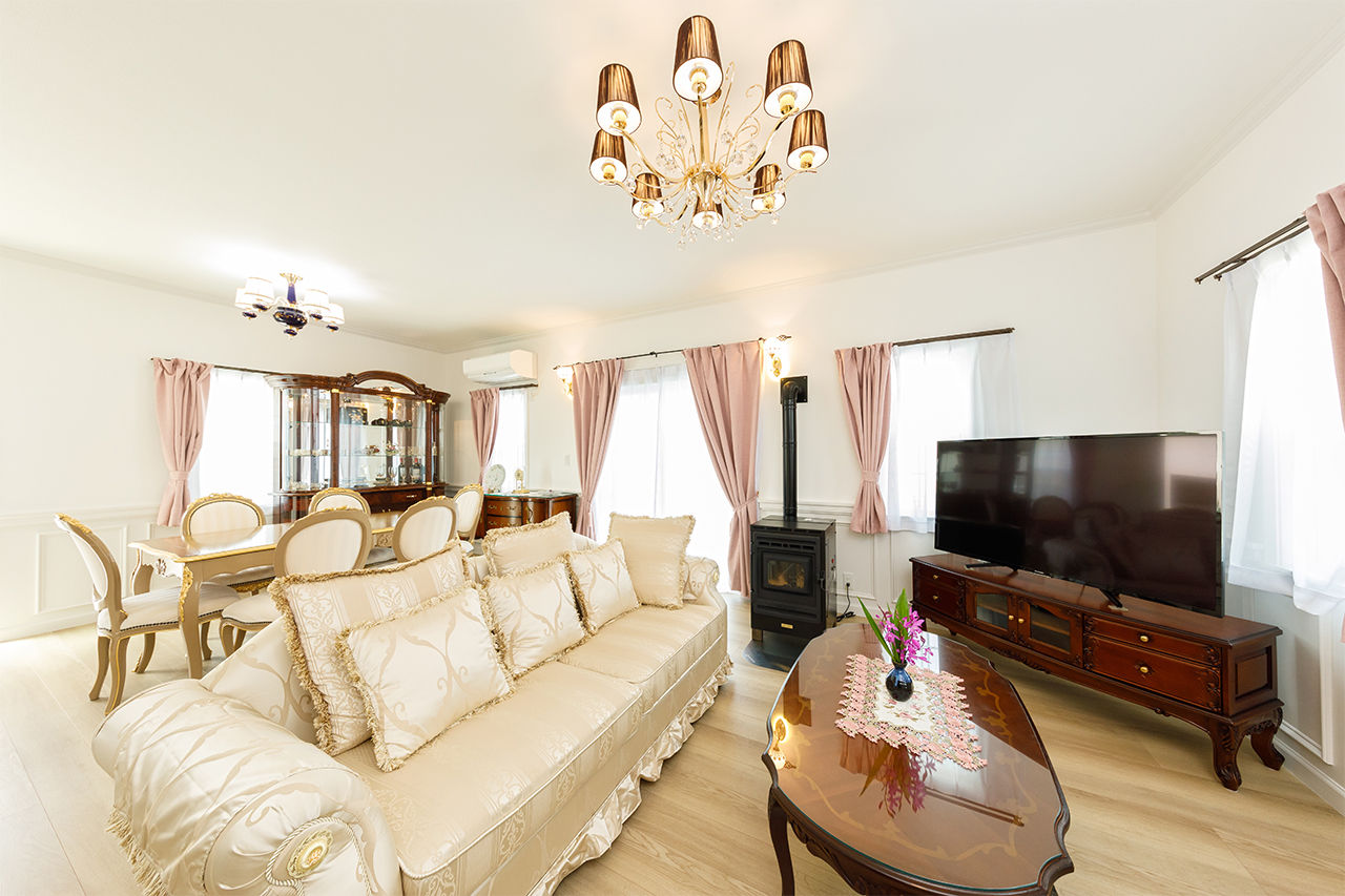 ノーザンハウス 【1985万円｜43.4坪｜間取り図有】重厚なジョージアン様式の住まいで、心豊かなセカンドライフをの建築実例画像2