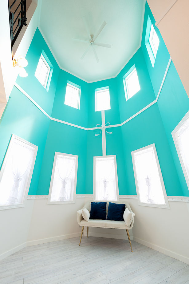 ノーザンハウス 【2815万円｜40.1坪｜間取り図有】真っ白な外壁とパノラマ塔屋が印象的なクイーンアンスタイルの家の建築実例画像2