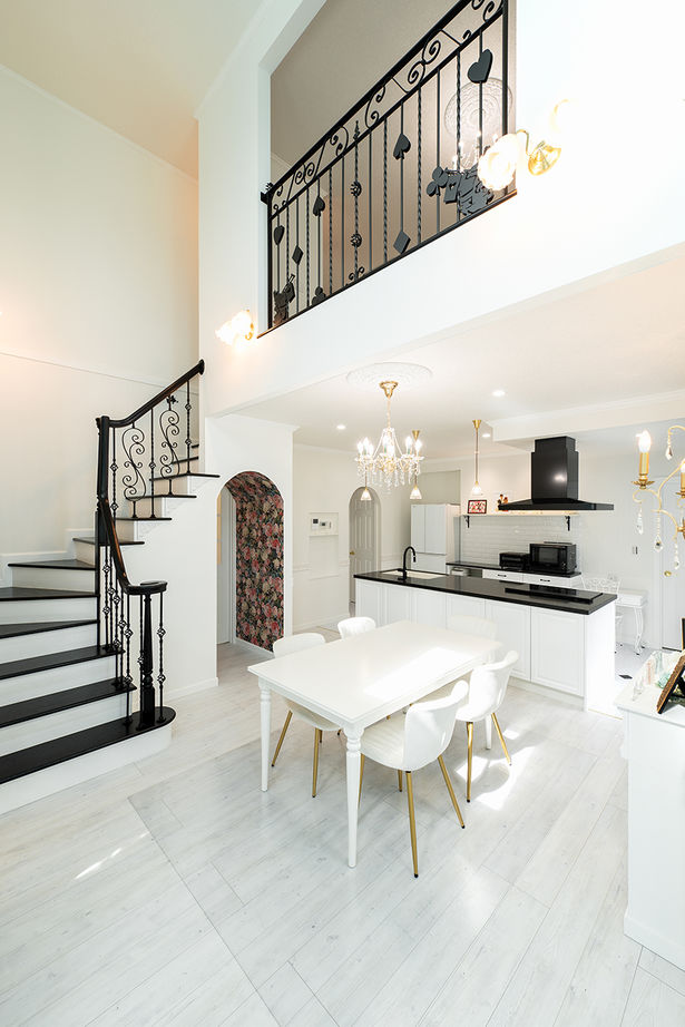 ノーザンハウス 【2815万円｜40.1坪｜間取り図有】真っ白な外壁とパノラマ塔屋が印象的なクイーンアンスタイルの家の建築実例画像3