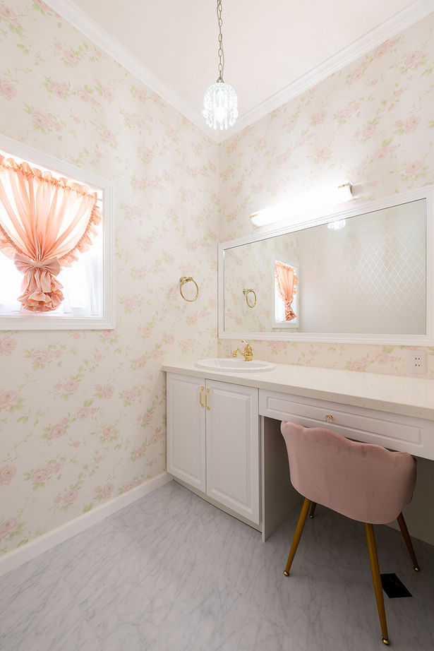 ノーザンハウス 【2815万円｜40.1坪｜間取り図有】真っ白な外壁とパノラマ塔屋が印象的なクイーンアンスタイルの家の建築実例画像5