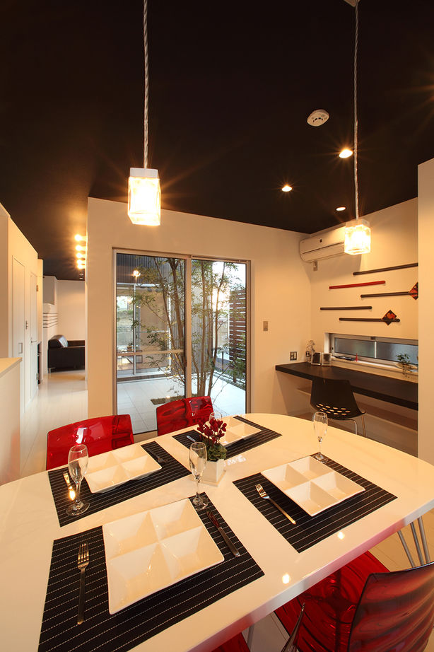 Ｉｍａｃｏｃｏ（イマココ） 【1000万円台/栗東市/中庭】壁画アーティストと建築デザイナーがコラボしたシンプルモダンな家の建築実例画像3