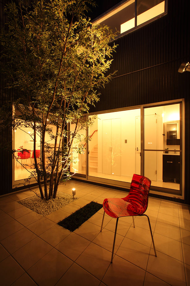 Ｉｍａｃｏｃｏ（イマココ） 【1000万円台/栗東市/中庭】壁画アーティストと建築デザイナーがコラボしたシンプルモダンな家の建築実例画像6