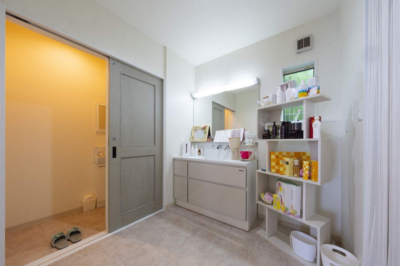 秀光ビルド 【2階建て/店舗併用/収納充実】ナチュラルな空間で心安らぐフェイシャルサロン併設の住まいの建築実例画像5