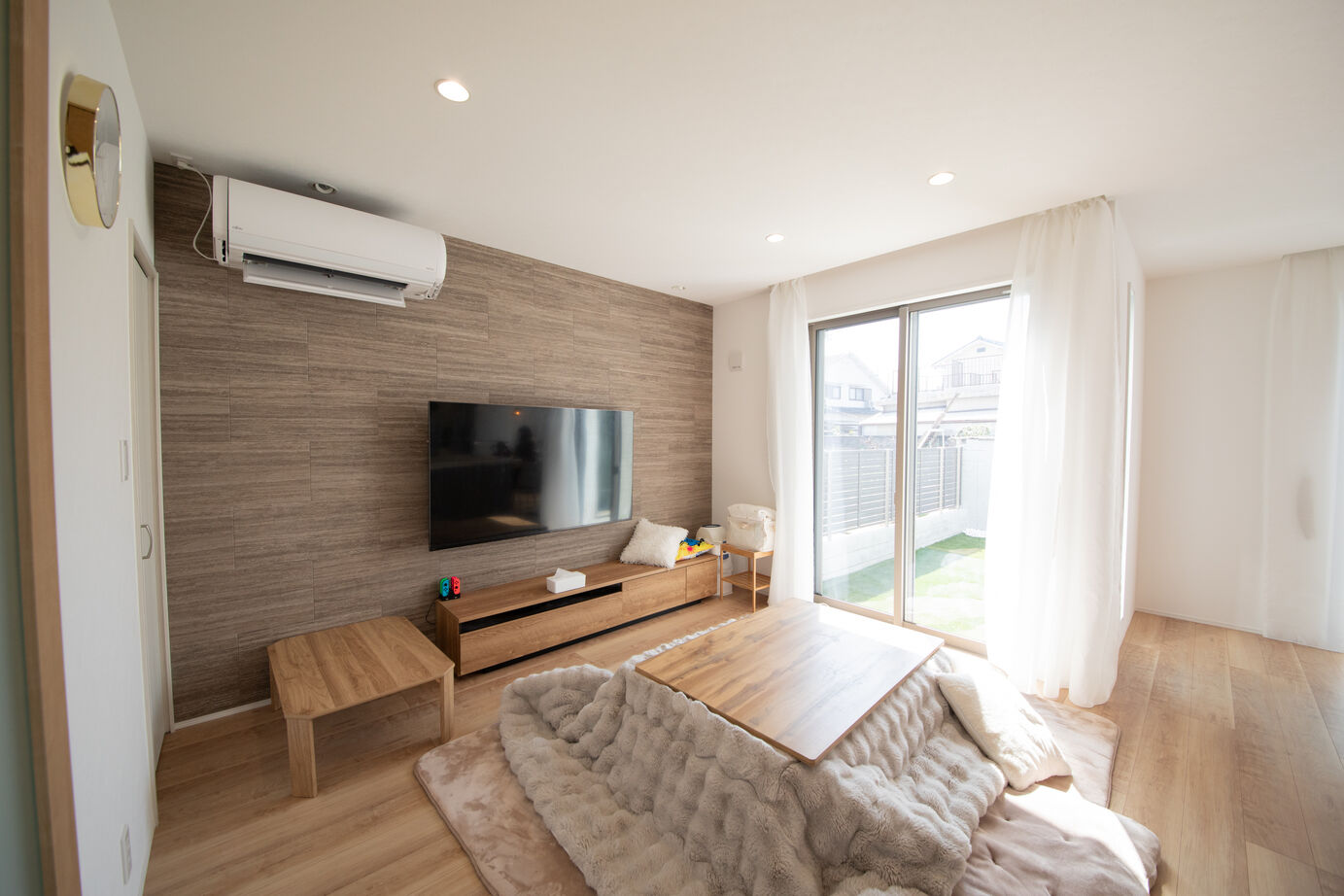 秀光ビルド 【1325万円/2階建て/北欧モダン】自然な木目が温もりを感じさせる、芝生の庭がある北欧モダンの住まいの建築実例画像2