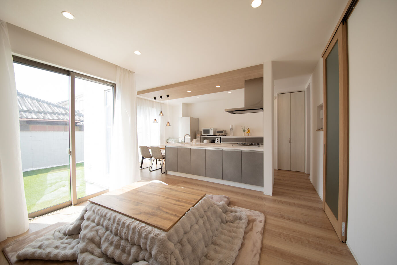 秀光ビルド 【1325万円/2階建て/北欧モダン】自然な木目が温もりを感じさせる、芝生の庭がある北欧モダンの住まいの建築実例画像4