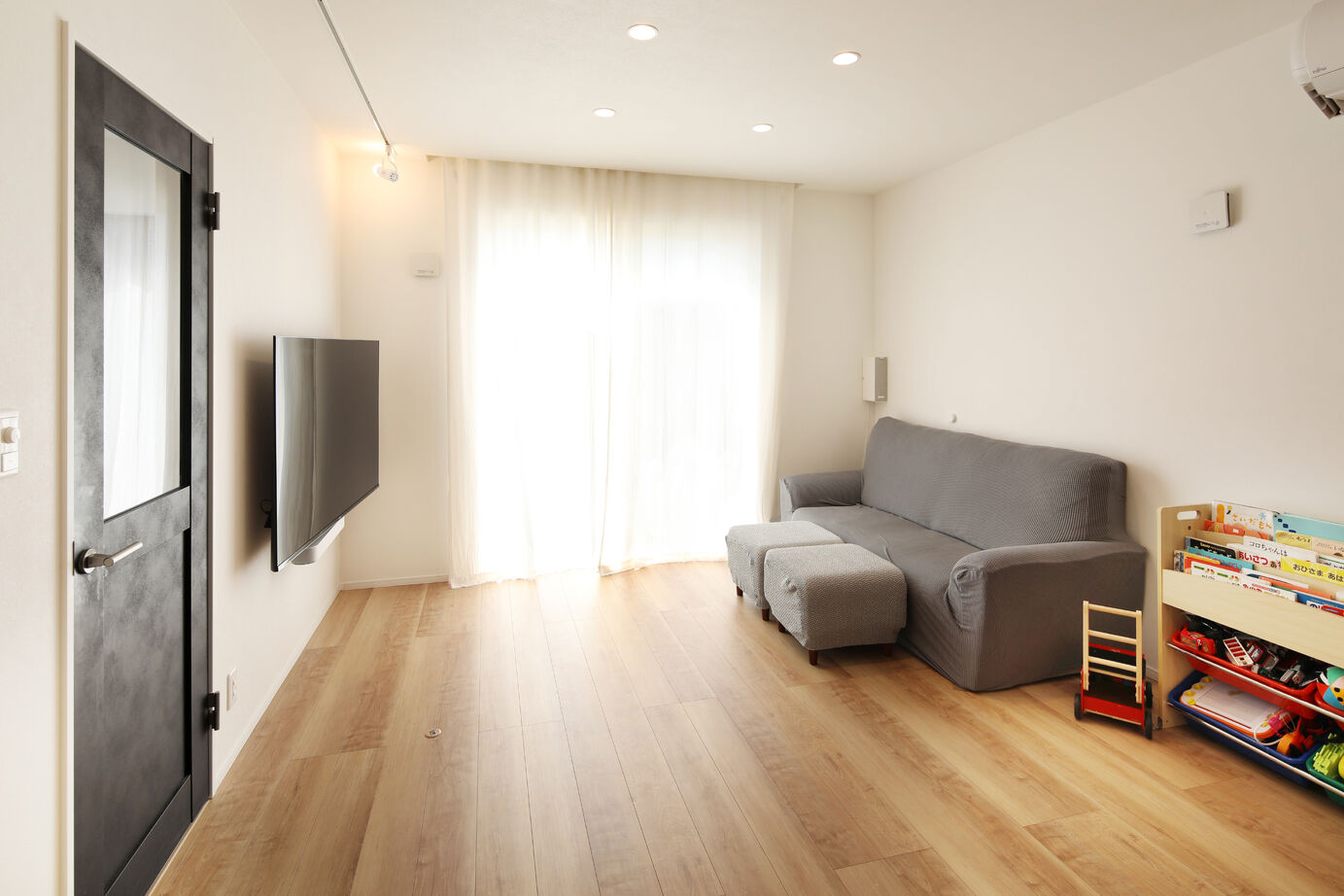 秀光ビルド 【ユニバーサルデザイン/ナチュラルウッド】シンプルでありながら機能性を重視したモダンなお家の建築実例画像7