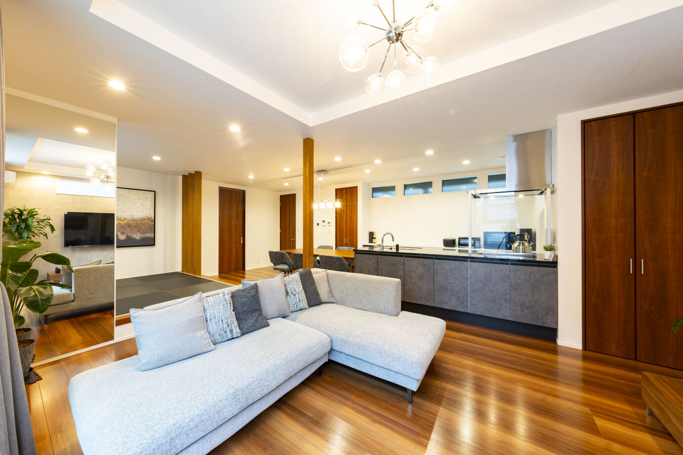 秀光ビルド 【1665万円/収納/家事ラク】小上がりの和室がおしゃれ、ファミリークローゼットのある住まい。の建築実例画像1