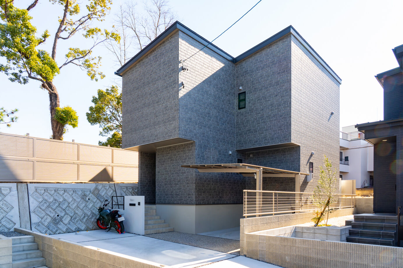 秀光ビルド 【1290万円/ハイドア/モダン】グレーと大理石調がたまらなくかっこいい、高級感たっぷりのお家の建築実例画像1