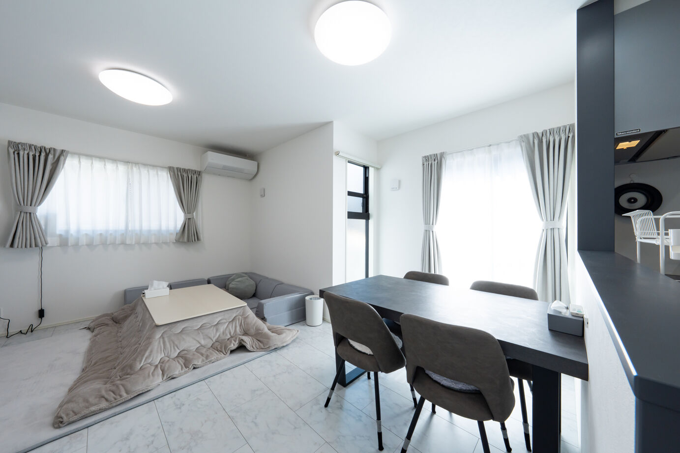 秀光ビルド 【1290万円/ハイドア/モダン】グレーと大理石調がたまらなくかっこいい、高級感たっぷりのお家の建築実例画像2