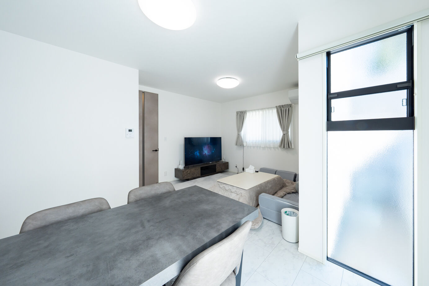 秀光ビルド 【1290万円/ハイドア/モダン】グレーと大理石調がたまらなくかっこいい、高級感たっぷりのお家の建築実例画像5