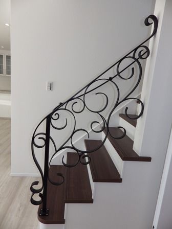 秀光ビルド 【1000万円台/外国みたいな家/住みやすい間取り/おしゃれ】洒落た洋風のイメージを外観から演出した家の建築実例画像5