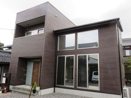 秀光ビルド 【1000万円台/延床面積30坪台/最高の間取り/リビング階段】勾配天井の吹抜けに無垢の梁や外観が映える家の建築実例画像4