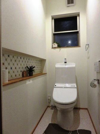 秀光ビルド 【1000万円台/延床面積30坪台/最高の間取り/リビング階段】勾配天井の吹抜けに無垢の梁や外観が映える家の建築実例画像7