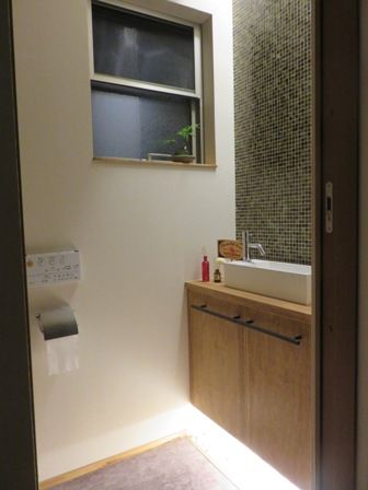 秀光ビルド 【1000万円台/延床面積30坪台/最高の間取り/リビング階段】勾配天井の吹抜けに無垢の梁や外観が映える家の建築実例画像8