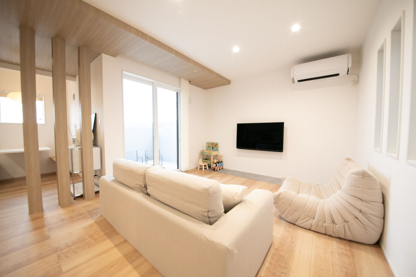 秀光ビルド 【1376万円/2階建て/収納充実/下がり天井】ナチュラルウッドで上質な居心地を実現した家の建築実例画像5